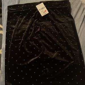 Forever 21. Plus size 0X. Black and Gold skirt